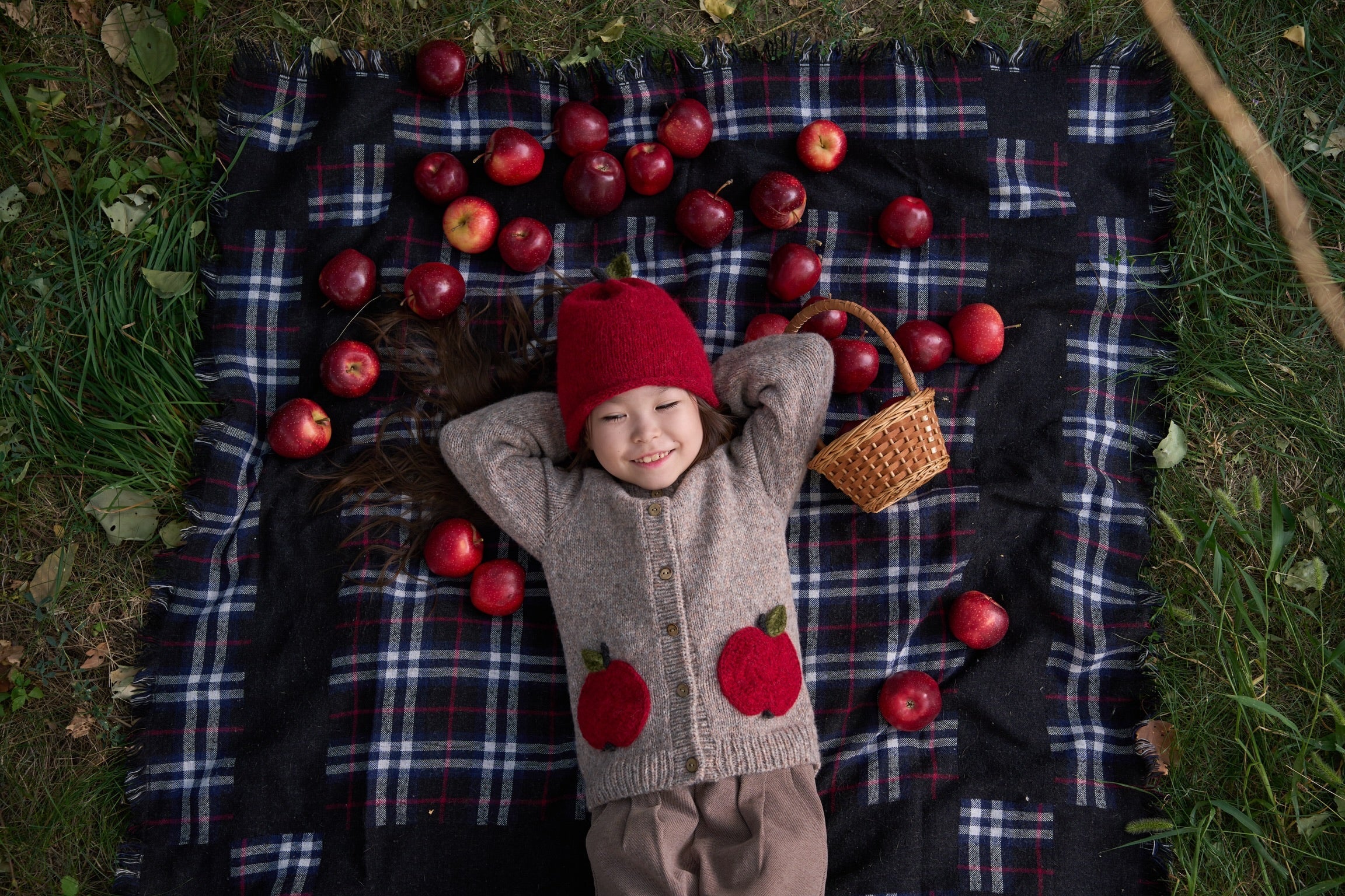 Apple cardigan | Beigebrown